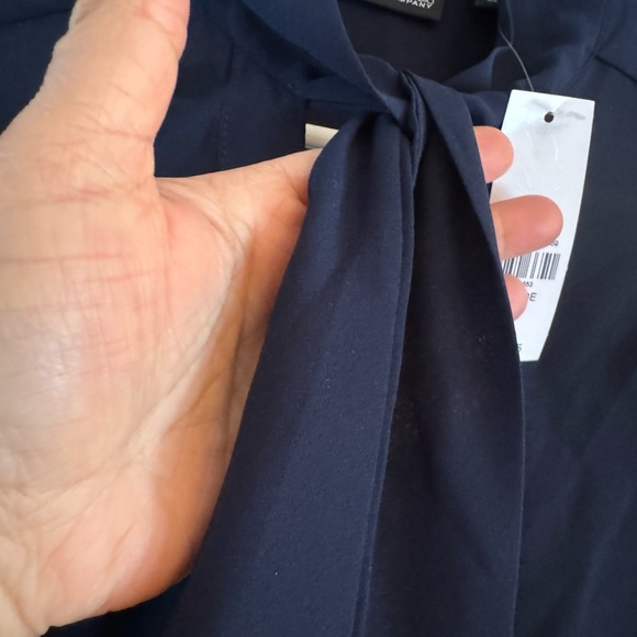 NEW NWT - NYC New York & Company - Navy kissing Bow blouse - XL - Picture 1 of 6